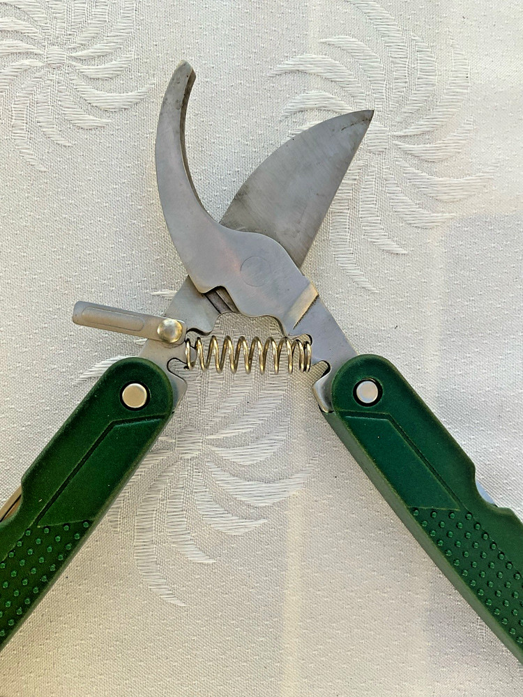 SS Gardener Multitool Folding Green Handle Multitool In Case With Belt loop