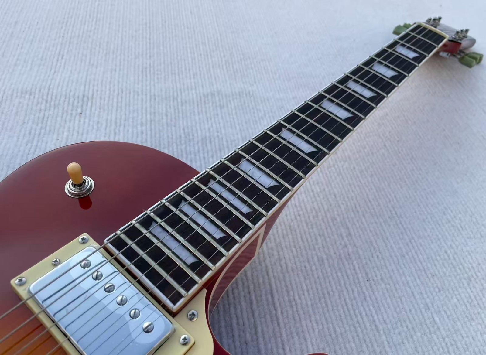 Electric Guitar Semi-Hollowbody Raised Flame Maple Back&Top Glossy Finished