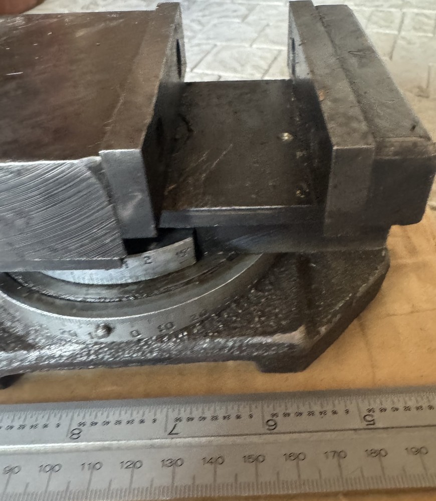 Pprecision machine vise with micro-feed USSR