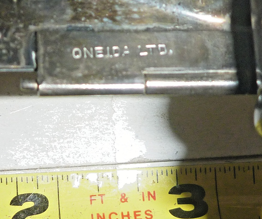 Vtg Oneida Silver Plate Clam Shell Tri-Footed Crumb Catcher/Silent Butler