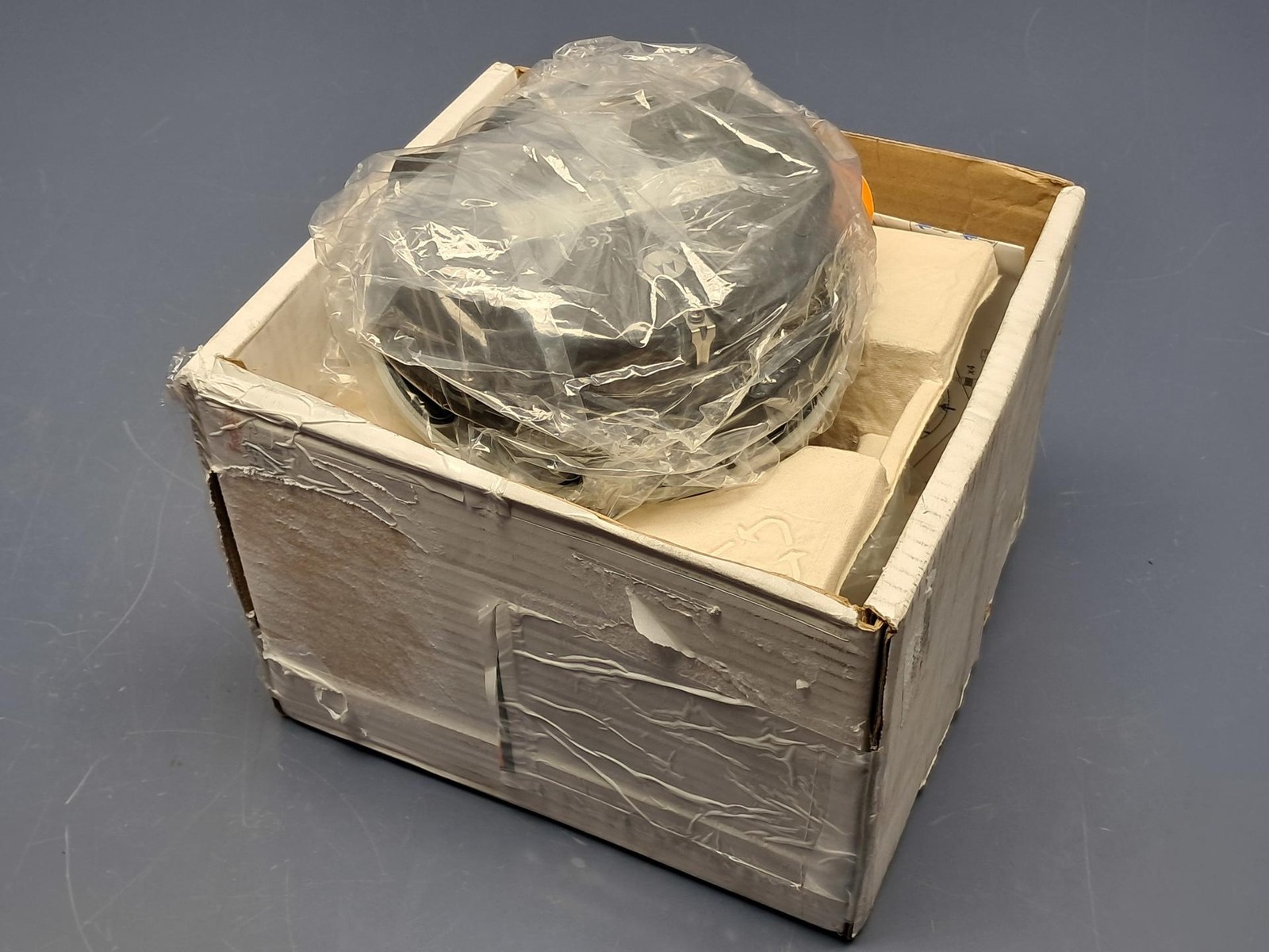 Motorola Avigilon - 8.0C-H6A-D1-IR - 8MP Dome Camera