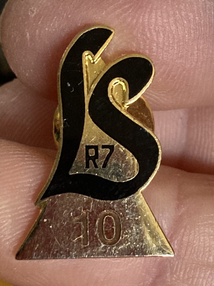 LS R7 10 years Lapel Pin EUC K535