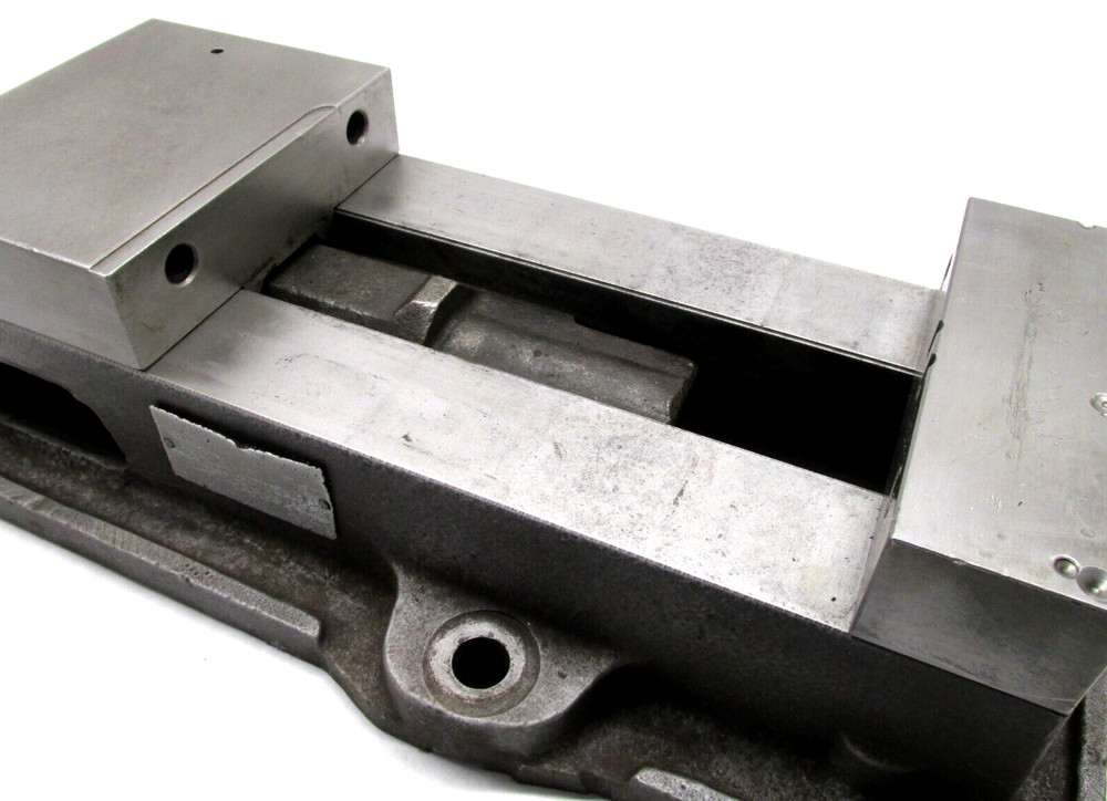 KURT ANGLOCK 6" MILLING MACHINE VISE - #D675