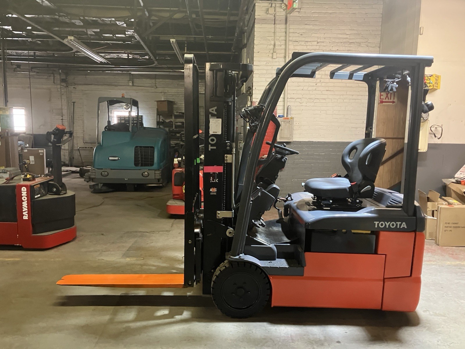 2020 Toyota 3000 LB Forklift With Side Shift and Triple Mast