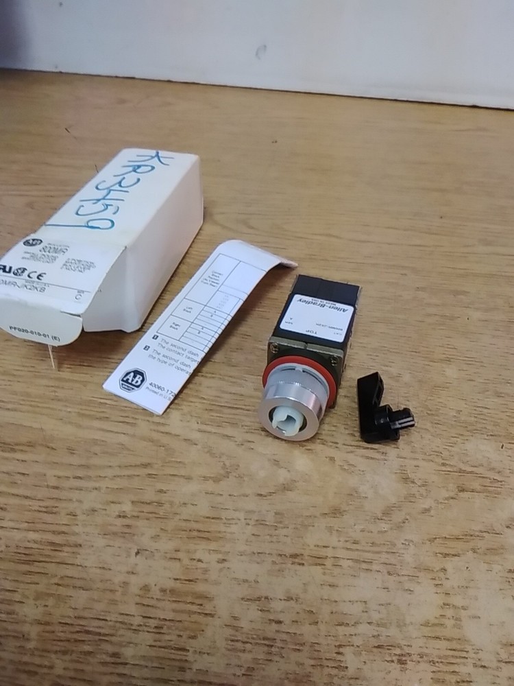Allen-Bradley 800MR-JK2KB Small Round Selector Switch Unit