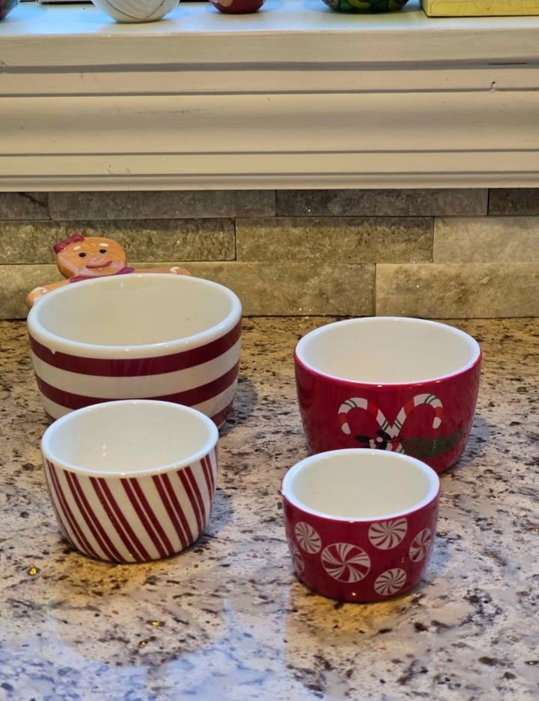Ceramic Measuring Cup Set Red White Candy Cane Peppermint Striped 4 Nesting Cups