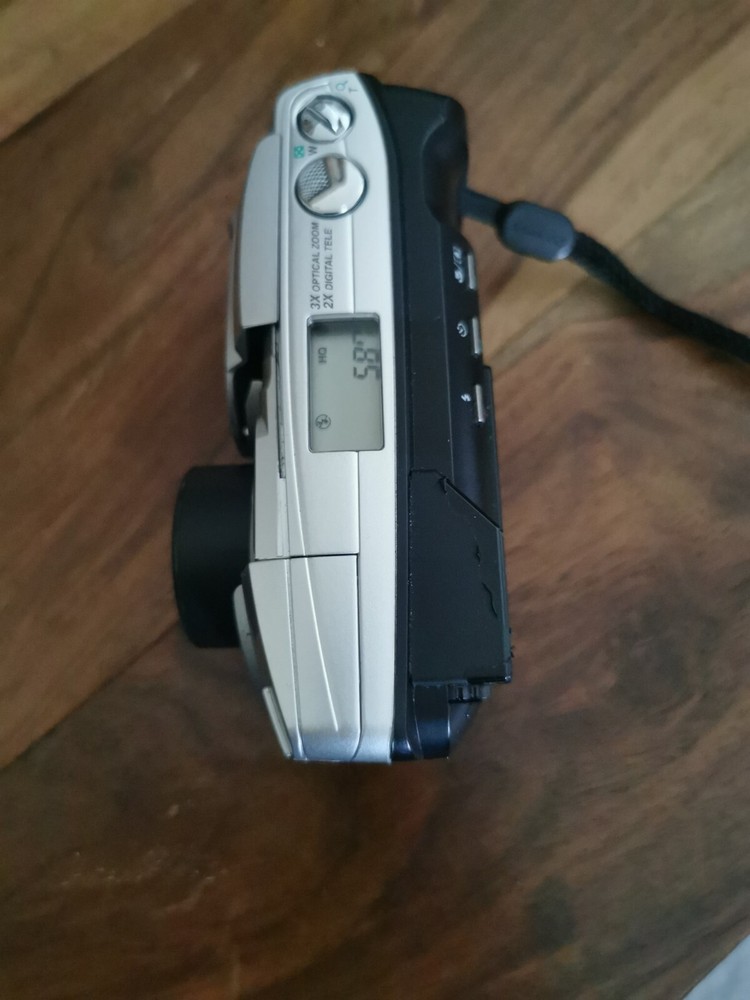 Olympus Camedia C-960 Zoom 1.3MP Compact Digital Camera Silver