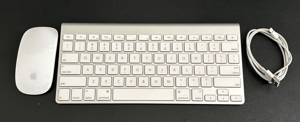 Apple A1314 Keyboard & A1657 Magic Mouse Set – Wireless Bluetooth –