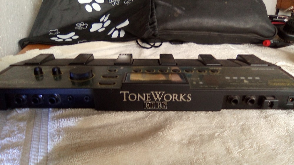Korg Toneworks AX300b 1990s multi effect pedalboard bass effect processor