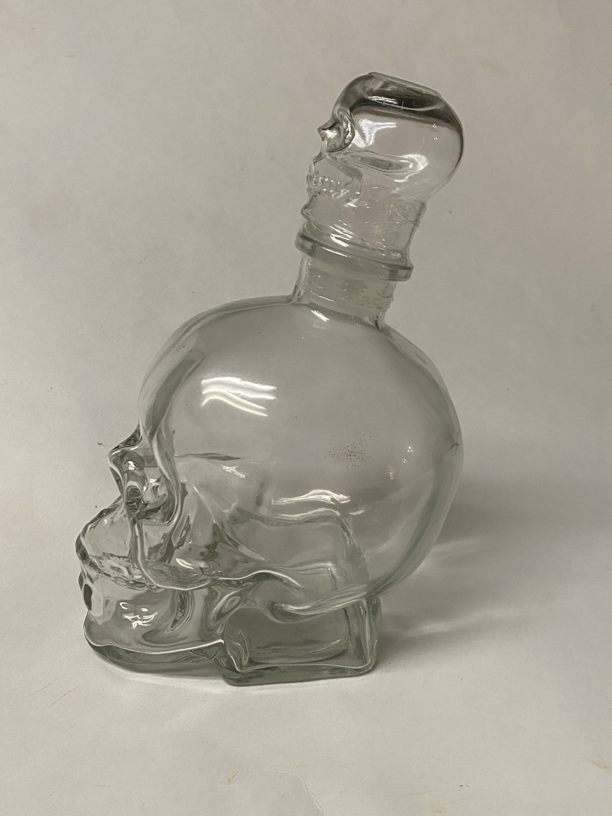 Halloween Skull Decanter with Airtight Skull Stopper Clear Glass 26.5 oz. New