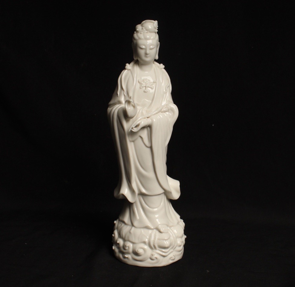 Blanc de Chine Guan Yin porcelain statue, figurine, White lotus flowers VTG 9.5”