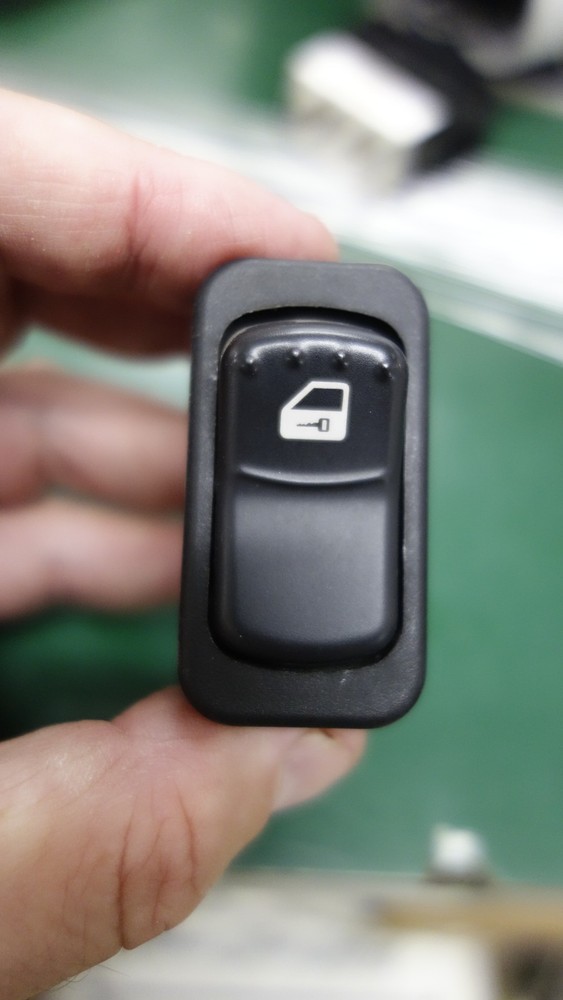 Peterbilt 579 Window Lock Control Switch p27-1157-102
