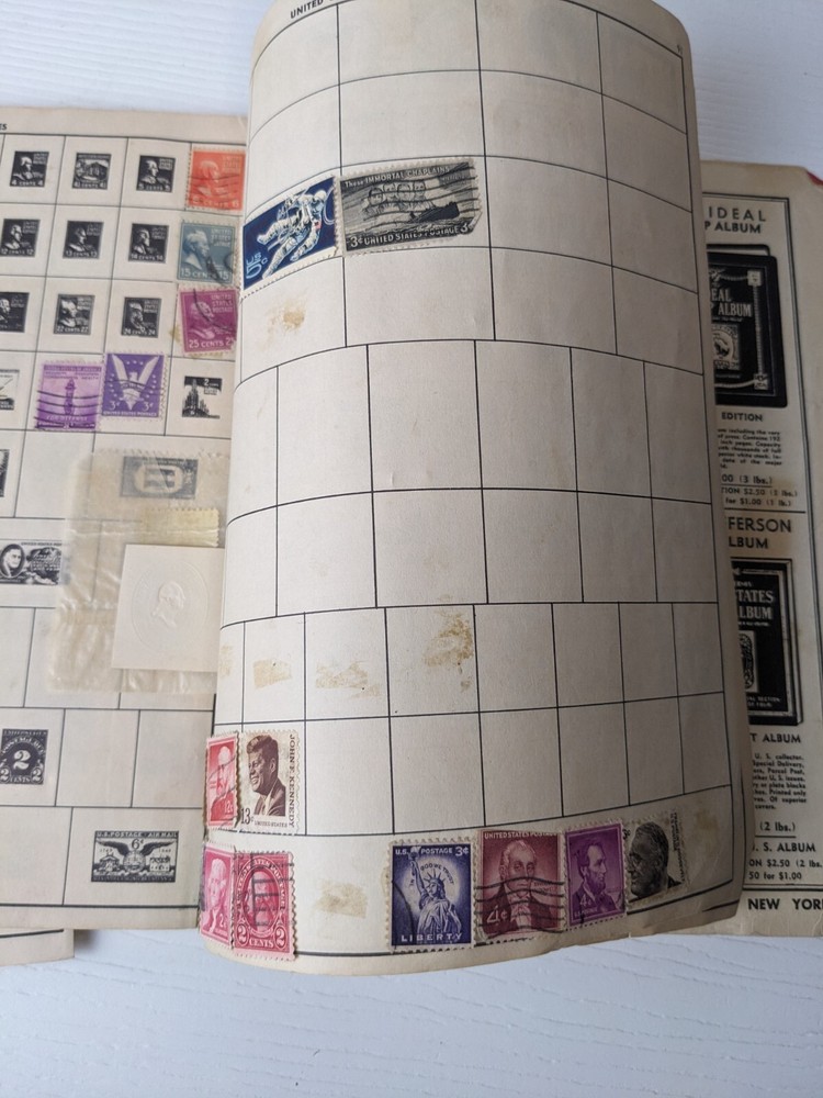 Universal Stamp Album 1948 - Grossman Stamp Co INC New York / Stamp Collecting