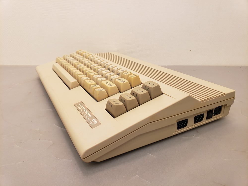 Vintage Commodore 64C Console Home Personal Computer w/ accessories ***Tested