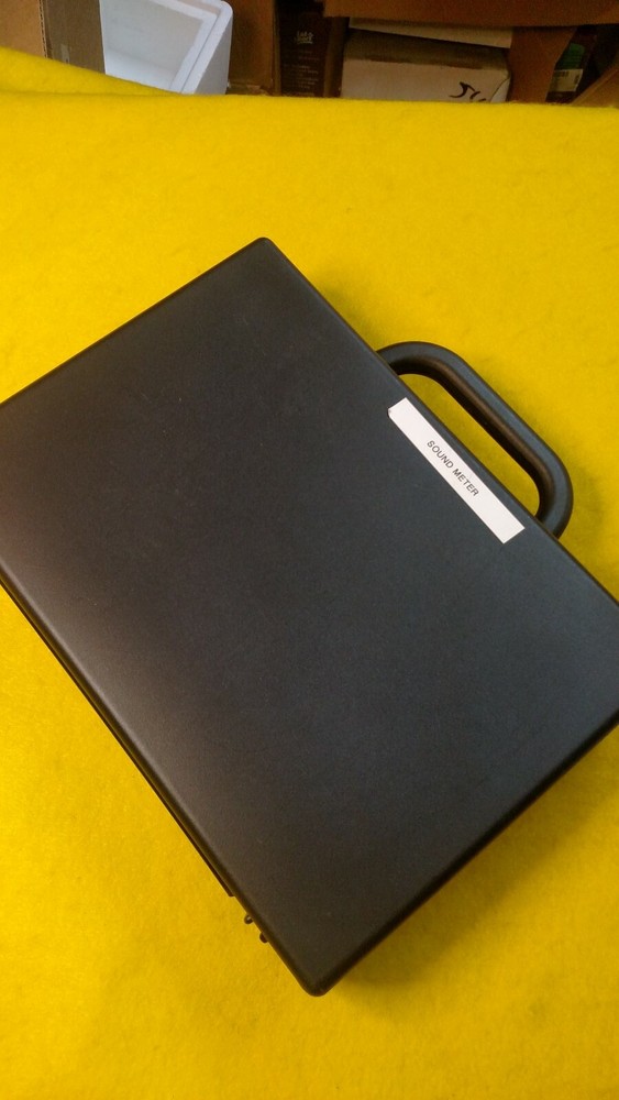 EXTECH INSTRUMENTS SOUND LEVEL METER W/ CASE (NOT A FULL SET-LOOK CLOSELY!)