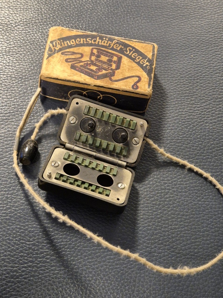 WW2  genuine German Soldier safe razor blades sharpener with box