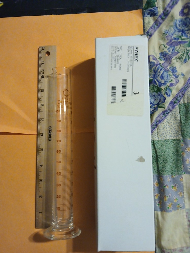 PYREX Glass Class B 100mL Single Scale TC Graduated Cylinder Round Base