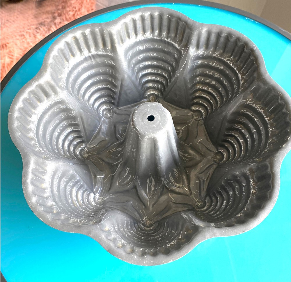 Vintage Fluted Ornate Bundt Cake Pan