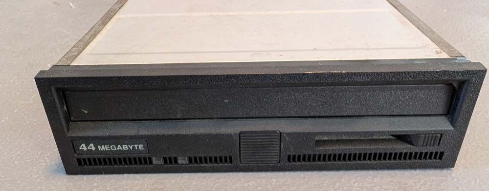 Syquest 44MB SCSI drive - untested