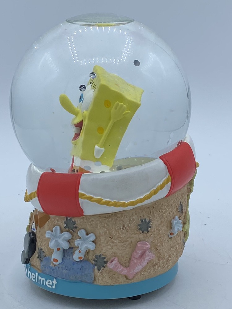Nickelodeon SpongeBob SquarePants Musical Snow Globe Figurine