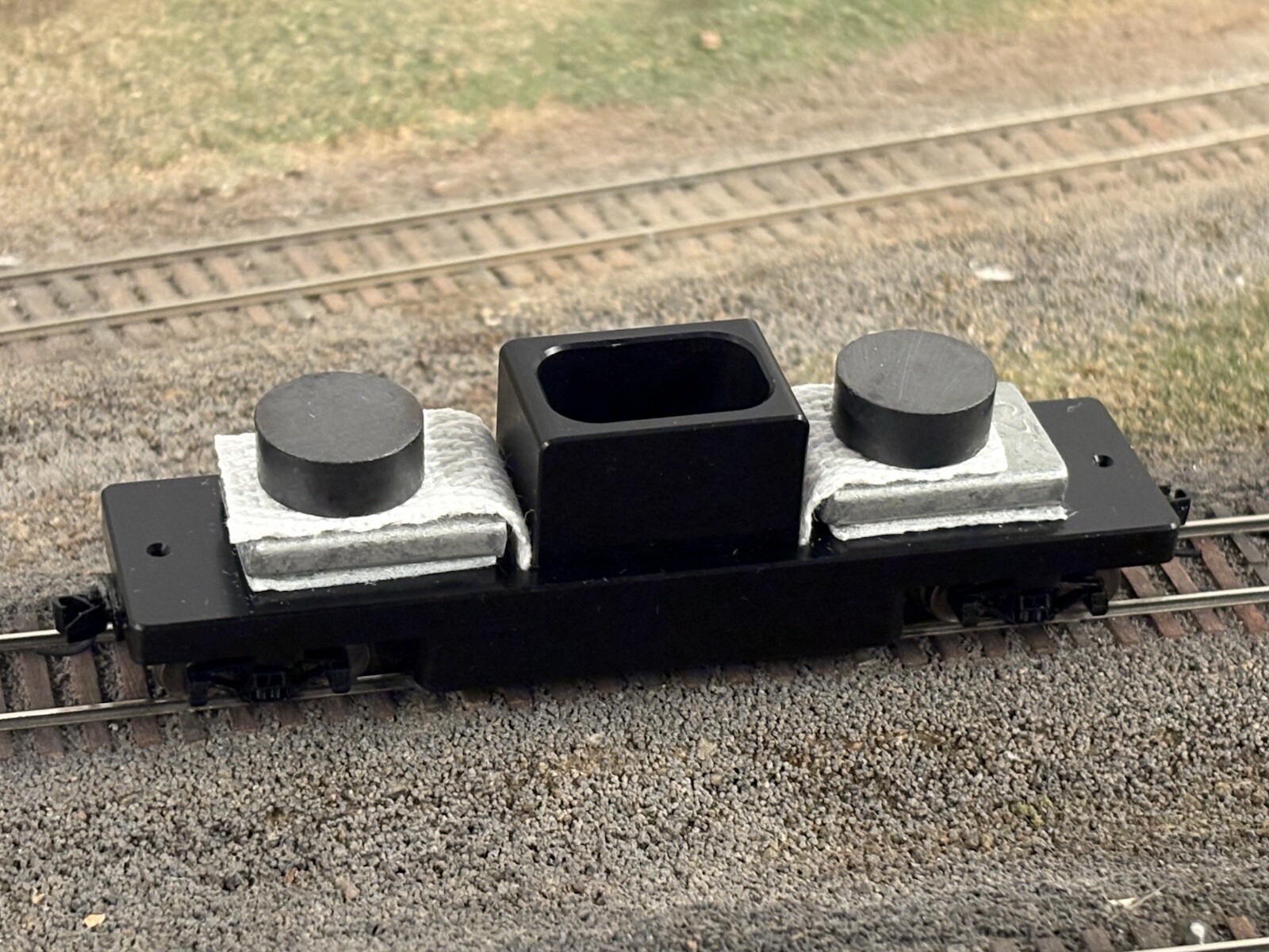 N-scale track cleaning car