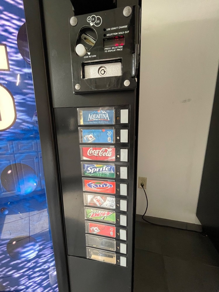 vending machine (drink machine)