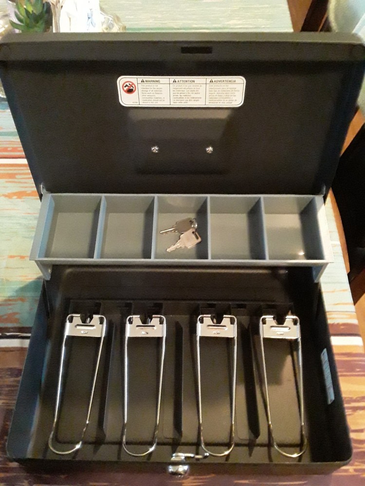 SentrySafe Lock Box with both Keys