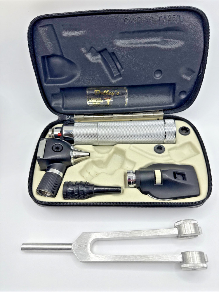 Welch Allyn Otoscope & Ophthalmoscope Set Plugin Handle + Tuning Fork