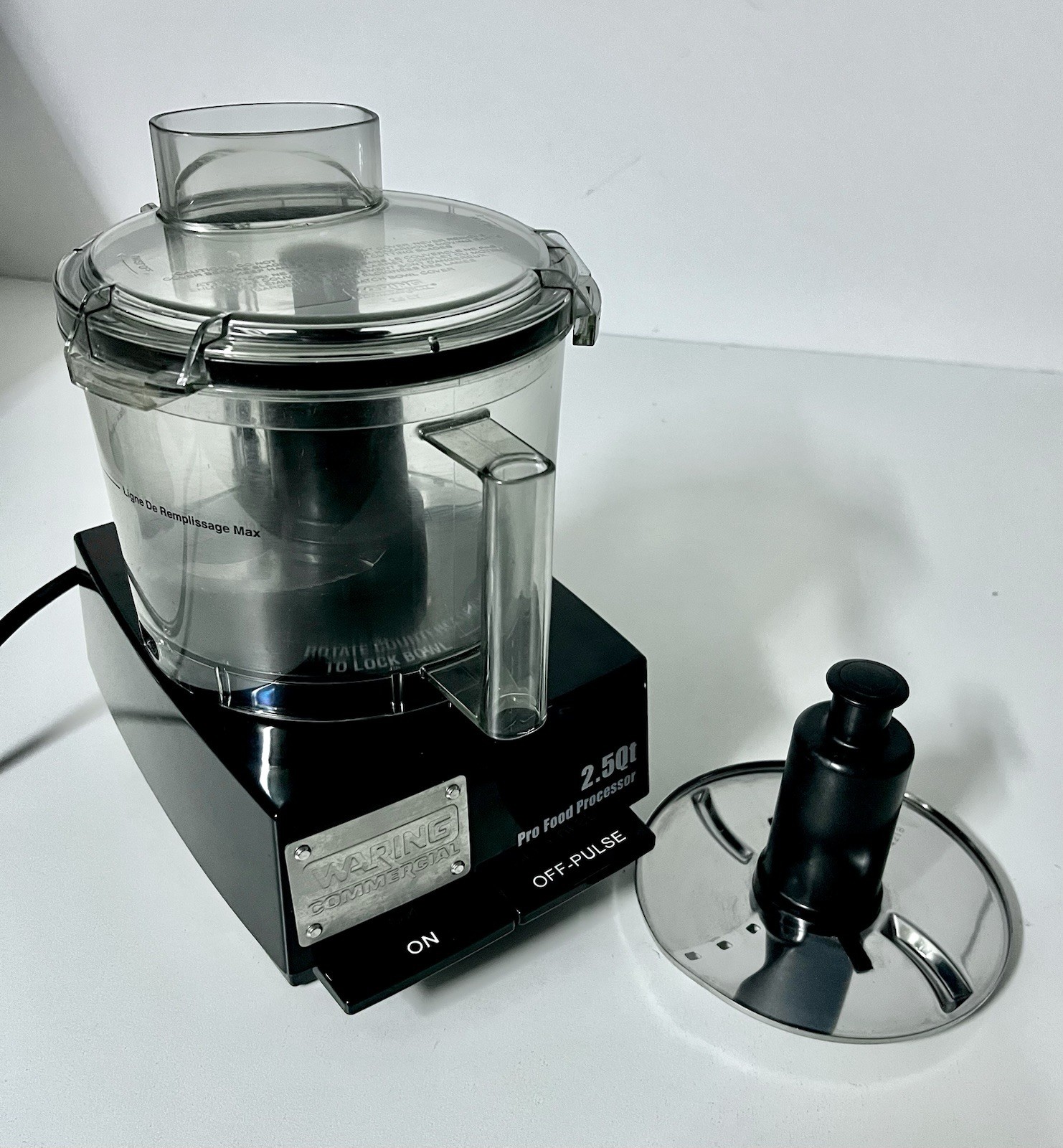 Waring Commercial WFP11SW 2.5 Qt Food Processor - LiquiLock Seal 3/4 HP Motor