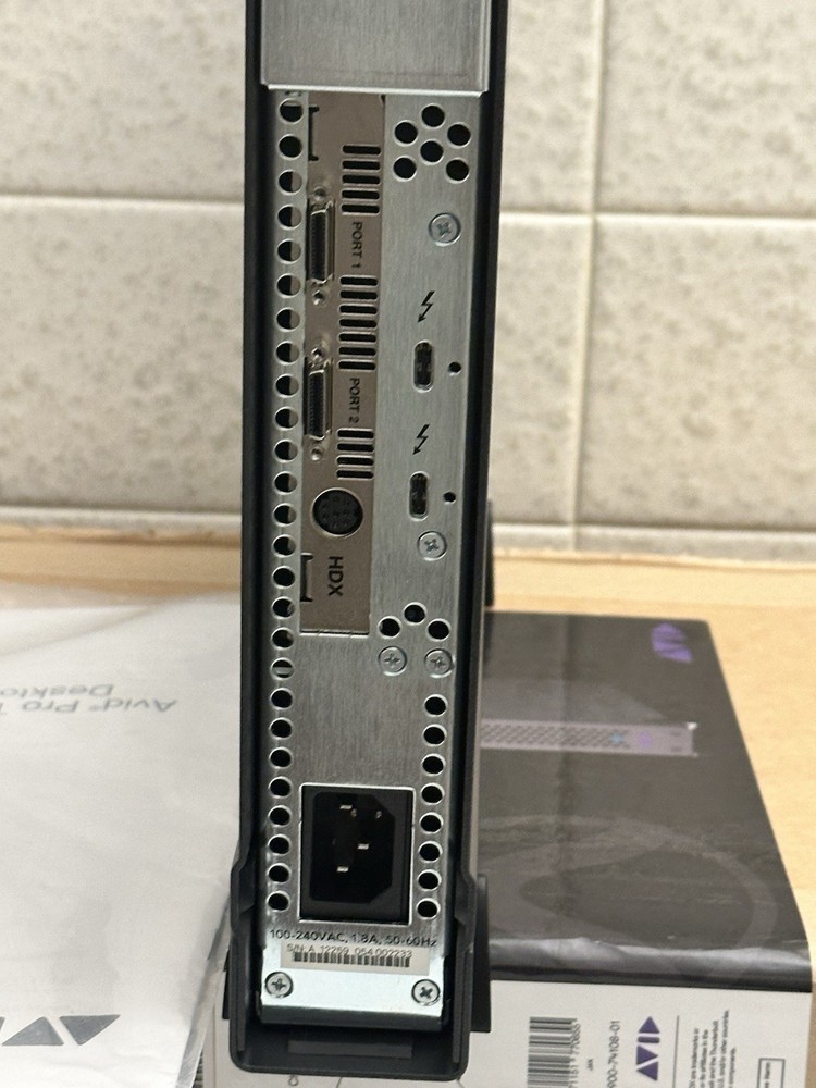 Avid Pro Tools HDX PCIe Card /Avid Thunderbolt 3 Desktop Chassis