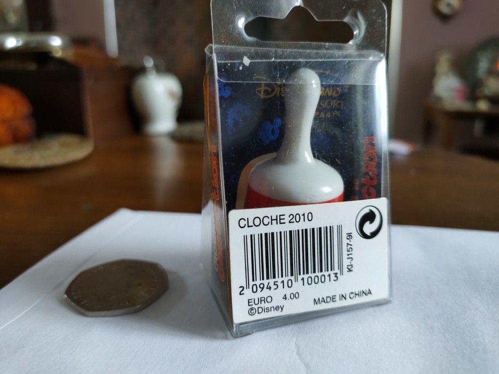 Disney 2010 china thimble new in box