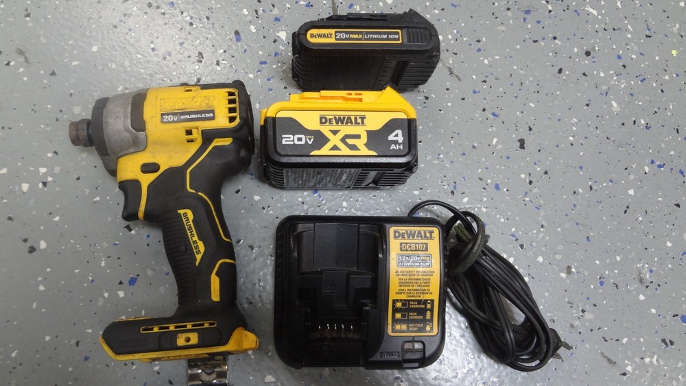 DeWalt 1/4" Impact Driver 20V DCF809 Kit