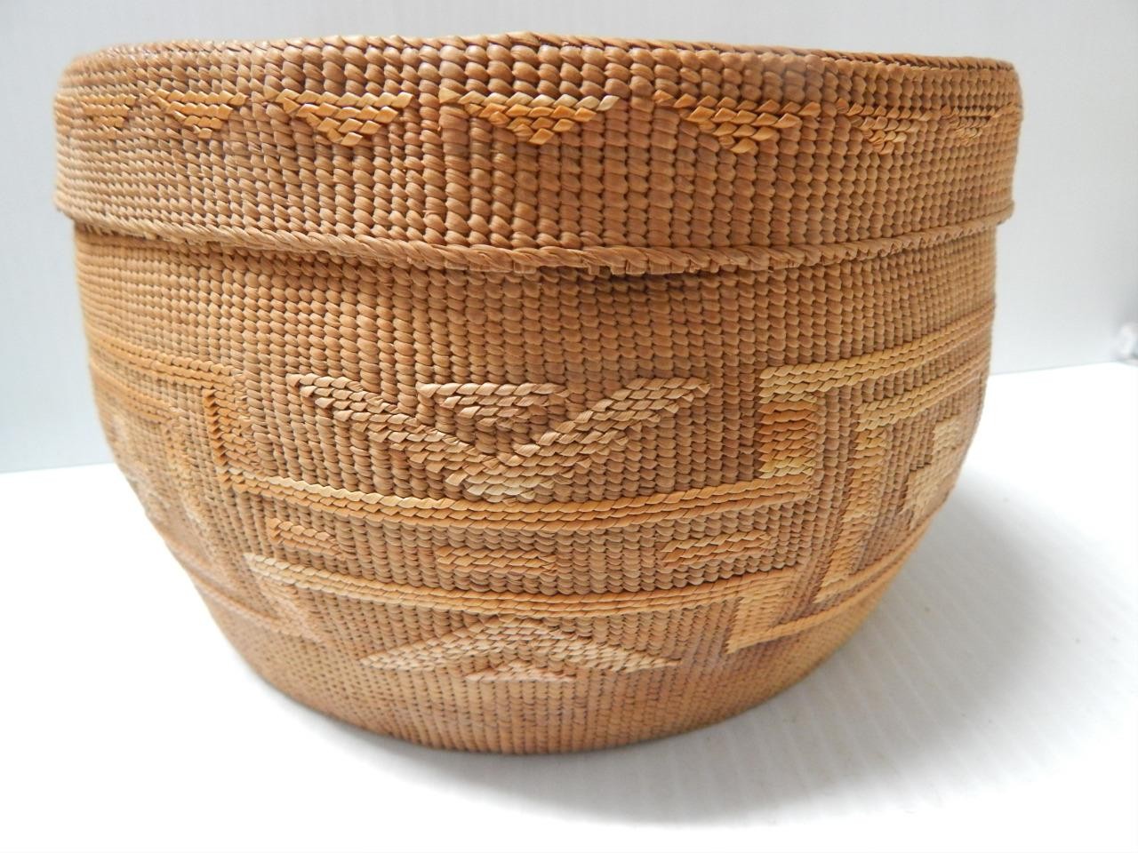 ANTIQUE LARGE TLINGIT RATTLE TOP BASKET -NW COAST ALASKA INDIAN - REAL PRETTY !