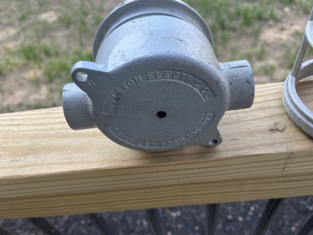 APPLETON FORM 100 EXPLOSION PROOF LIGHT W/ CAGE And GLOBE AMBER COLOR. Untested