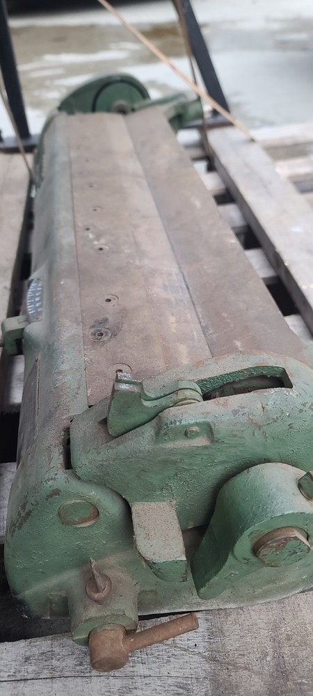 Brown Boggs Bar Folder 30"