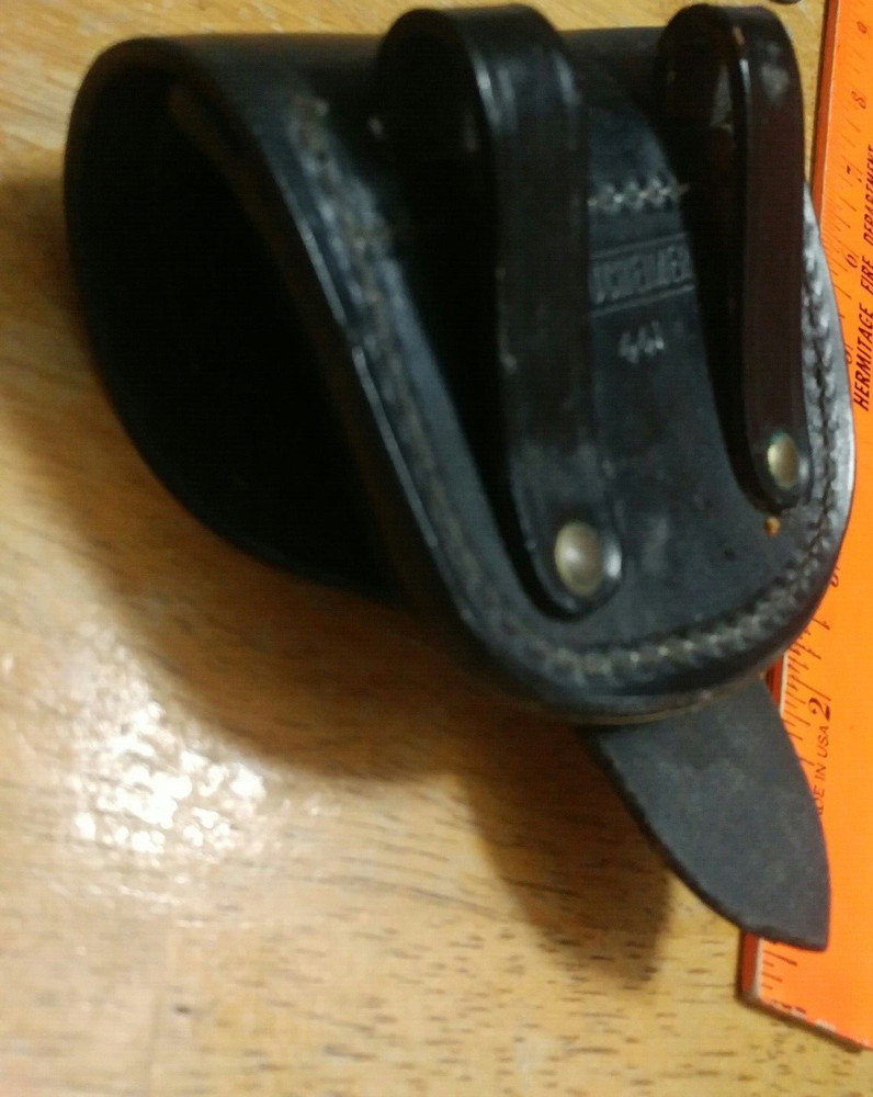 BUCHEIMER CUFF CASE? #441 BLACK LEATHER BELT LOOP 4" X 4"