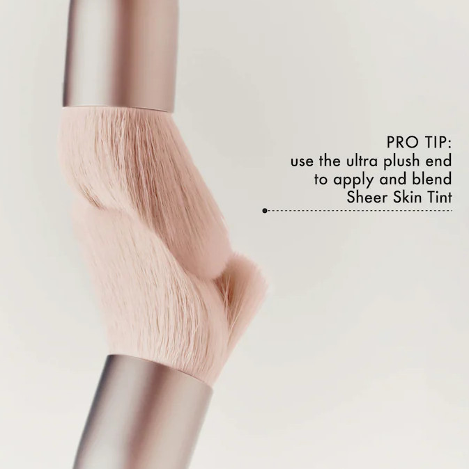 The Blush Brush – Flawless Application for Perfect Cheeks & Contouring