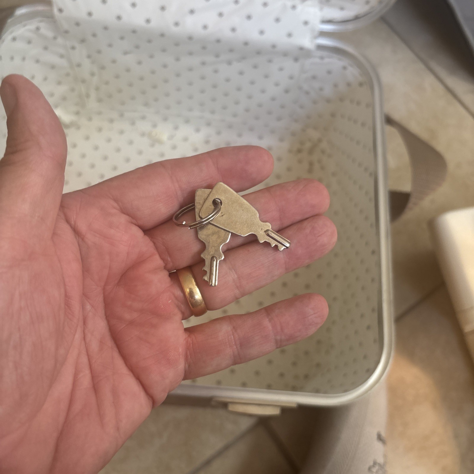 Husqvarna Huskylock 340-D Serger w/Foot Pedal & Hard Case Lock Key Sewing Instru