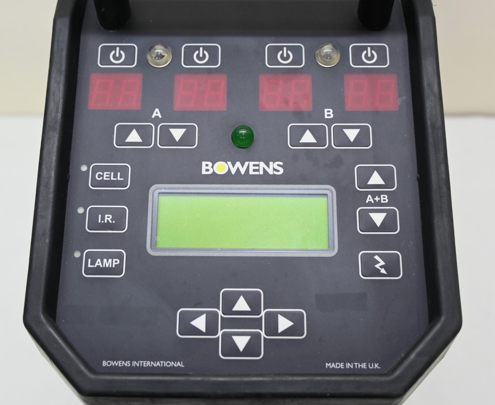 Bowens QuadX 3000 power pack