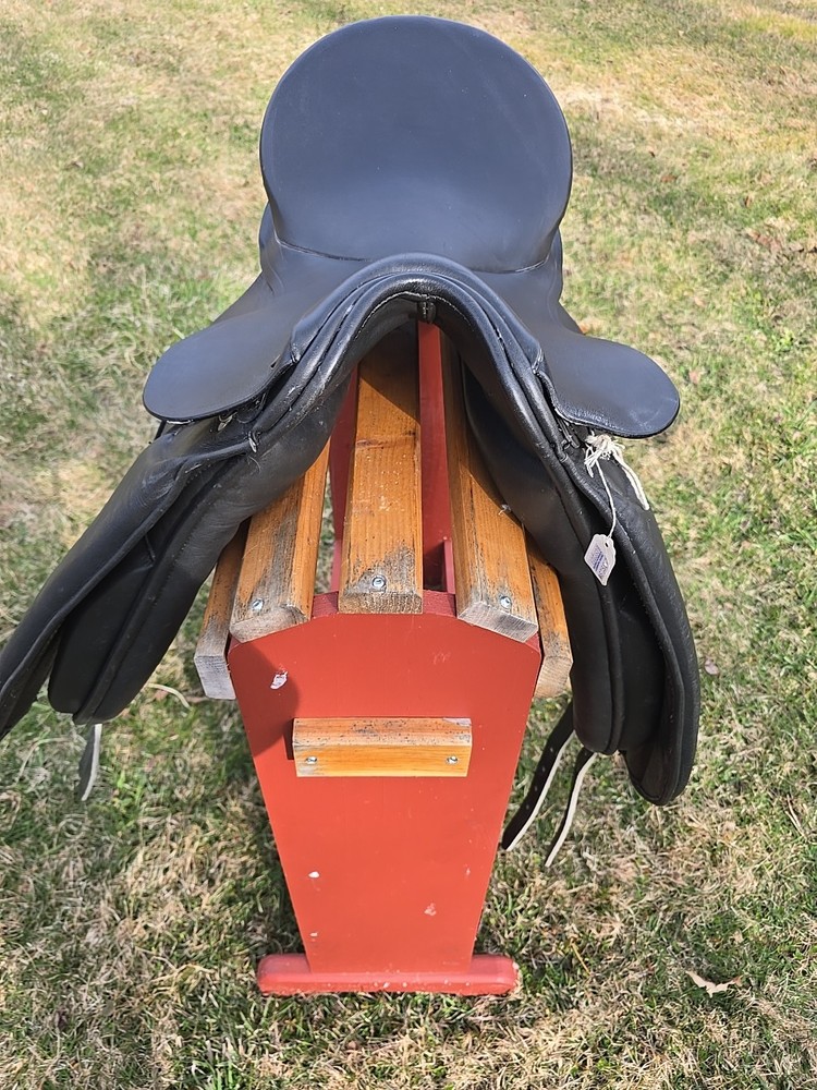 dressage saddle