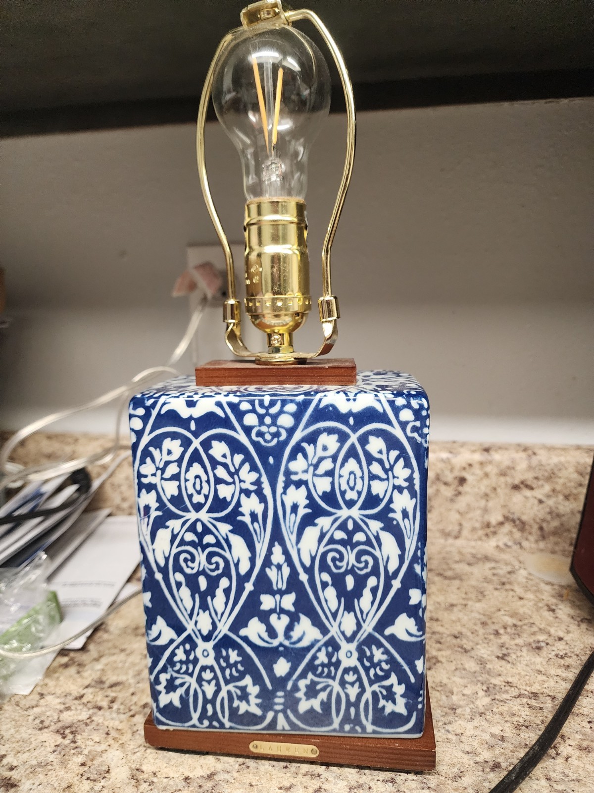 Ralph Lauren Blue Porcelain Finish Ceramic Vtg  Table Lamp Medallion