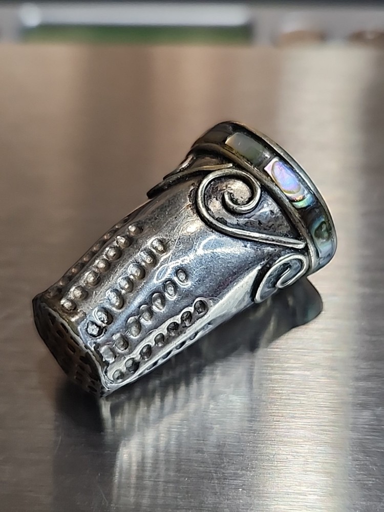 Vintage Thimble Silver With Some Decorations At The Bottom