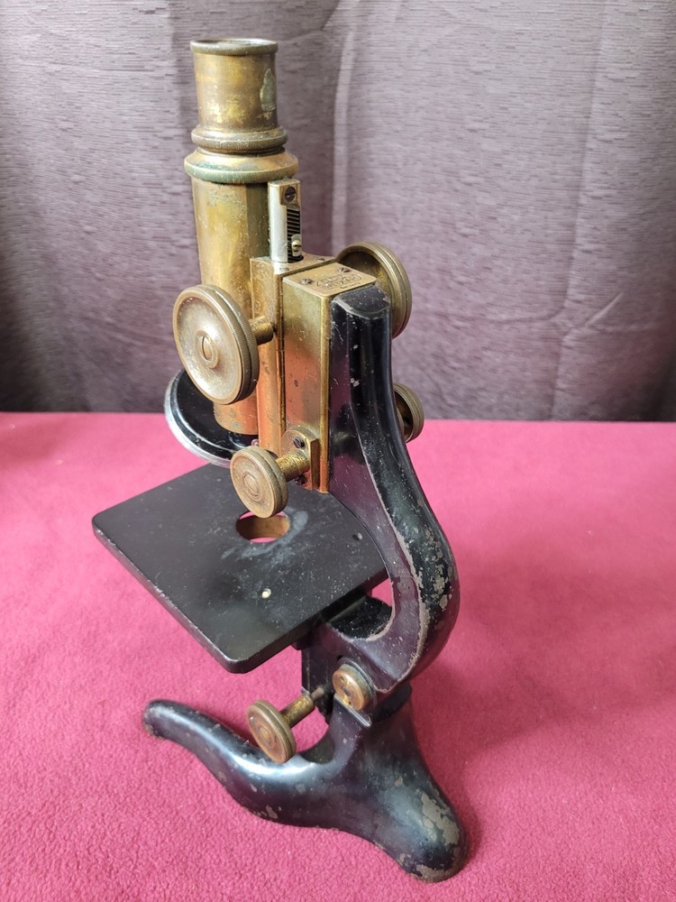 Ernst Leitz Wetzlar vtg MICROSCOPE No. 2253328, all movements work