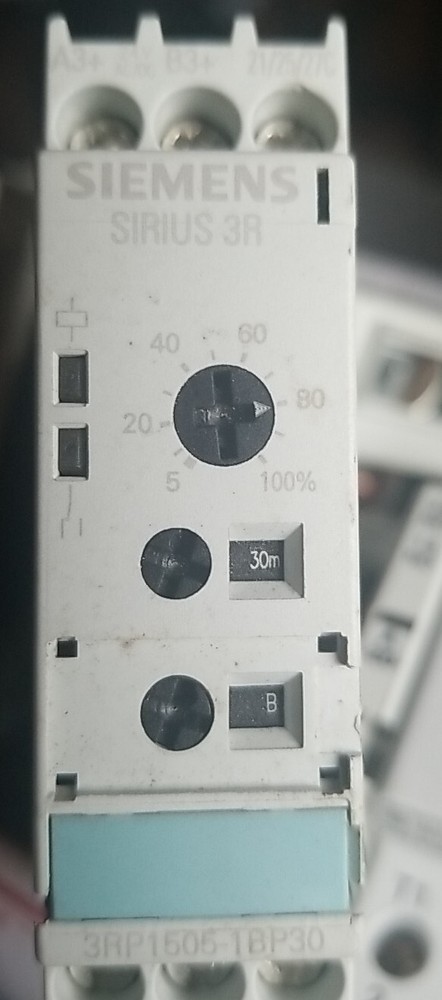 Siemens 3RP1505-1BP30 Time Delayed Relay Timer AC DC
