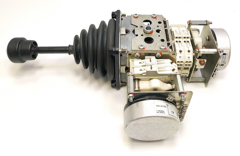 W. Gessmann D-74211 Multi-Axis Joystick Controller P5100400017