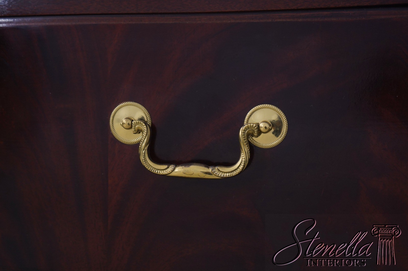 F71791: THOMASVILLE Chippendale Style Mahogany Dresser w. Mirror