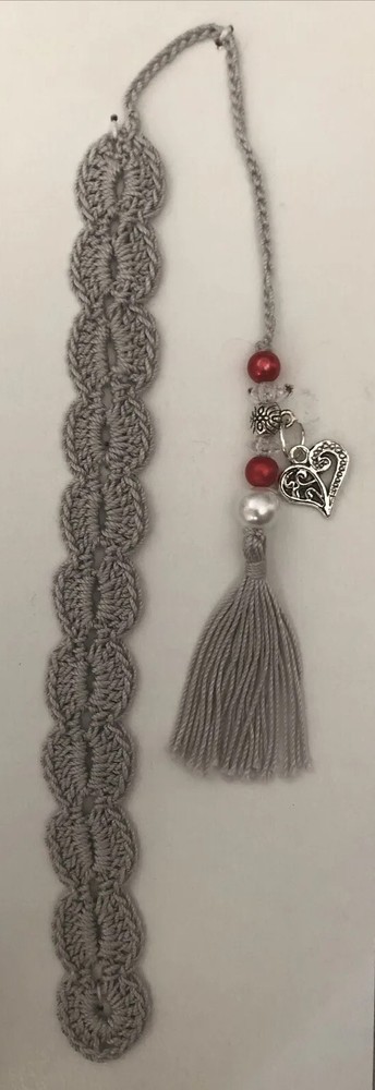 Scallop bookmark
