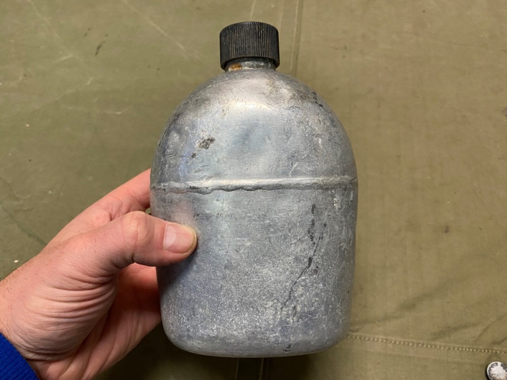 ORIGINAL WWII US ARMY M1942 CANTEEN-DATED 1943