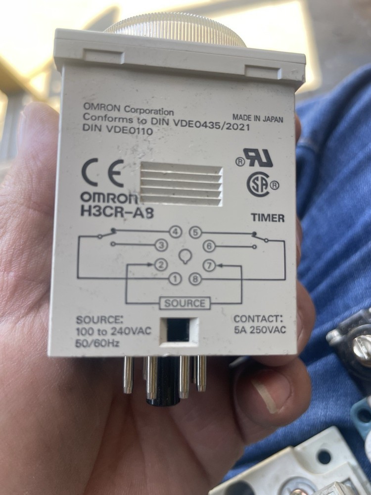 OMRON H3CR-A8 TIMER