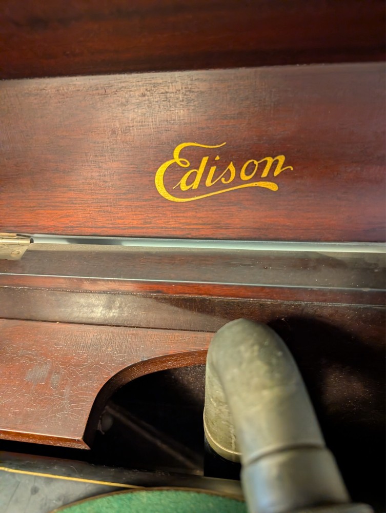 Antique Edison Phonograph Record Player Cabinet. Includes one record.